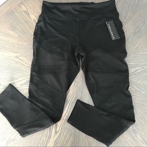 The Warmup Ankle Length Leggings w/ Mesh Cutouts